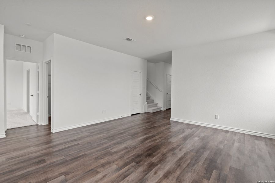 Spacious, unfurnished interior of a new home in Vista Real, Converse (Image 26).