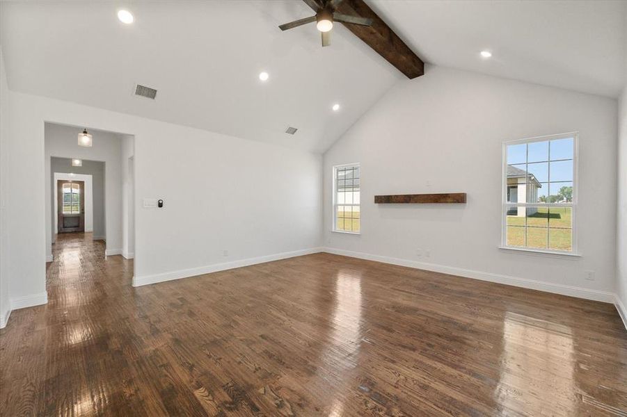 Spacious, unfurnished interior of a new home in , Corsicana (Image 16).