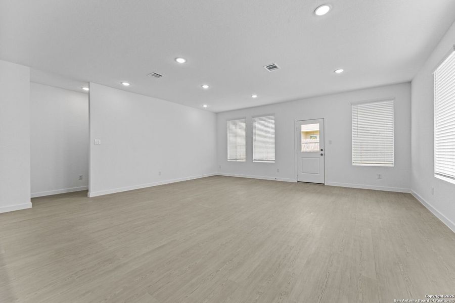 Spacious, unfurnished interior of a new home in Hidden Trails: Coastline Collection, Bulverde (Image 19).