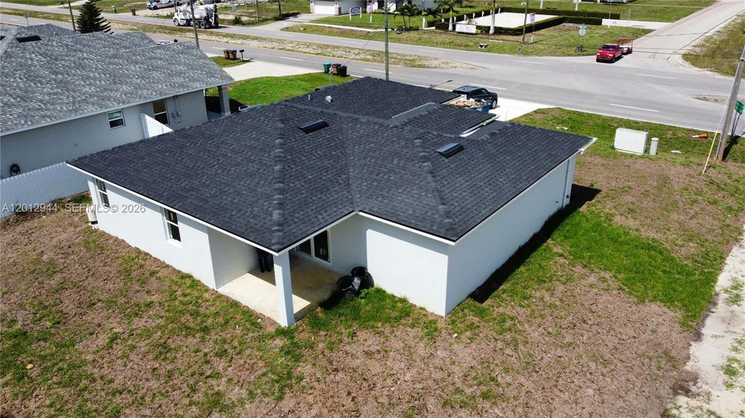 Exterior details and patio area of a home in , Cape Coral (Image 19).
