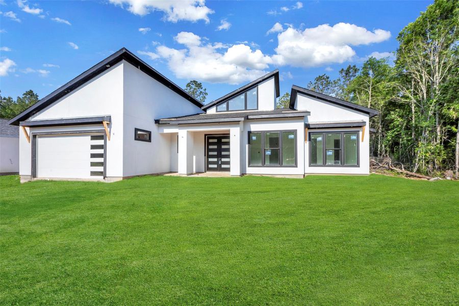 Attractive frontages with large windows. Attractive frontages with large windows.