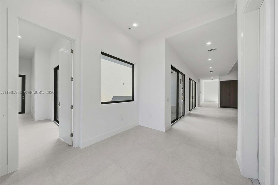 Spacious, unfurnished interior of a new home in , Hollywood (Image 84).