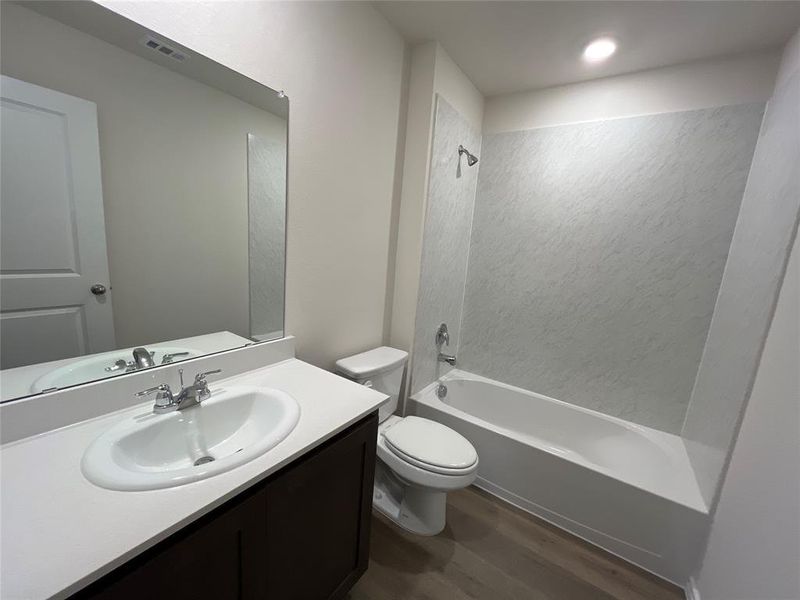 Furnished interior view inside a new home in Elevon, Lavon (Image 7).