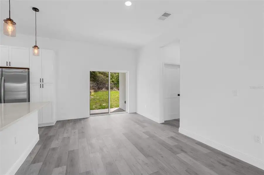 Spacious, unfurnished interior of a new home in , Ocala (Image 20).