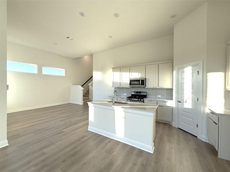 Furnished interior view inside a new home in Highland Village, Georgetown (Image 9).