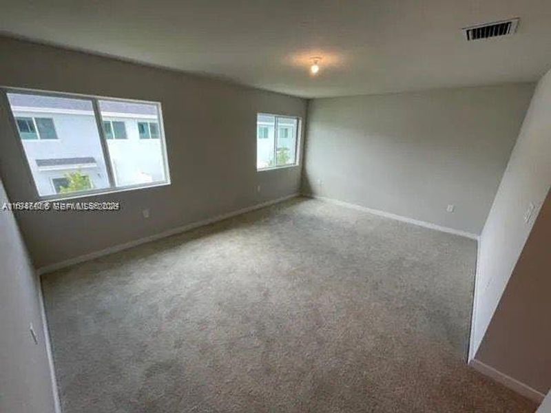 Spacious, unfurnished interior of a new home in , Florida City (Image 13).