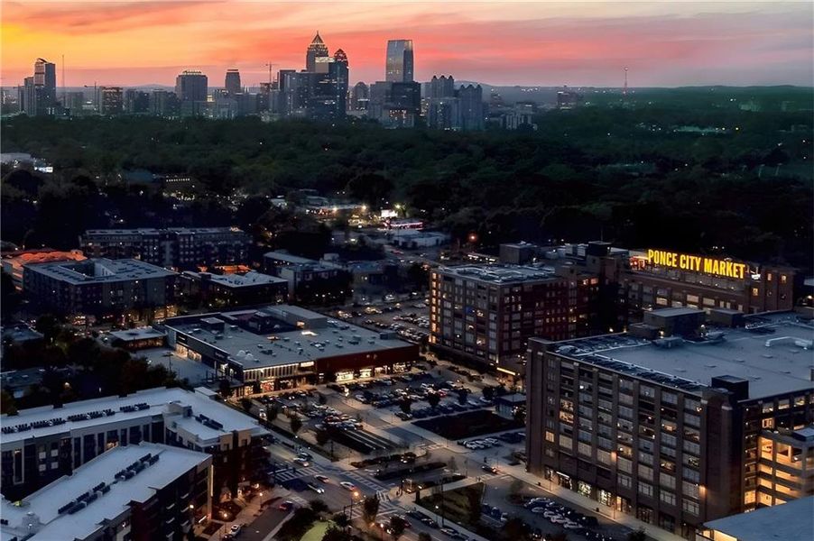 Condo located in Atlanta, GA showcasing its design and architecture (Image 22).