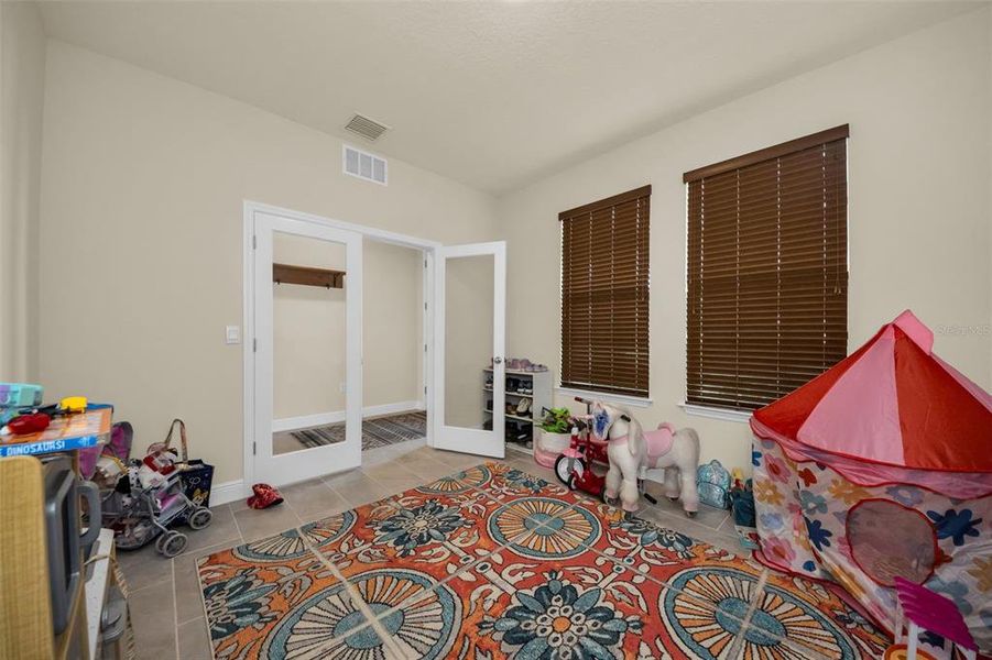 Furnished interior view inside a new home in Mangrove Manor, Apollo Beach (Image 15). Furnished interior view inside a new home in Mangrove Manor, Apollo Beach (Image 15).