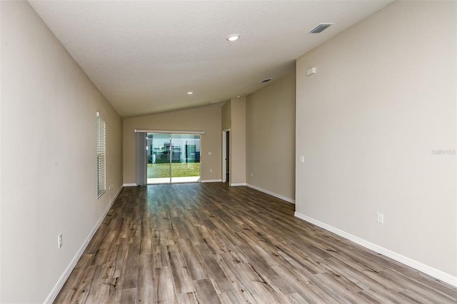 Spacious, unfurnished interior of a new home in Davis Landing, Wimauma (Image 12).