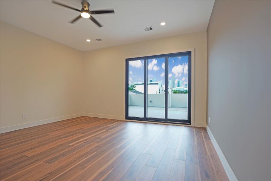 Spacious, unfurnished interior of a new home in , Houston (Image 27).