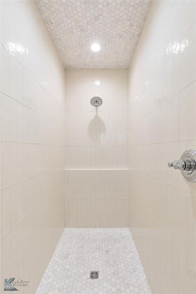 Spacious, unfurnished interior of a new home in , Abilene (Image 21).