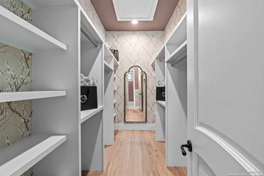 Furnished interior view inside a new home in , Kerrville (Image 6).