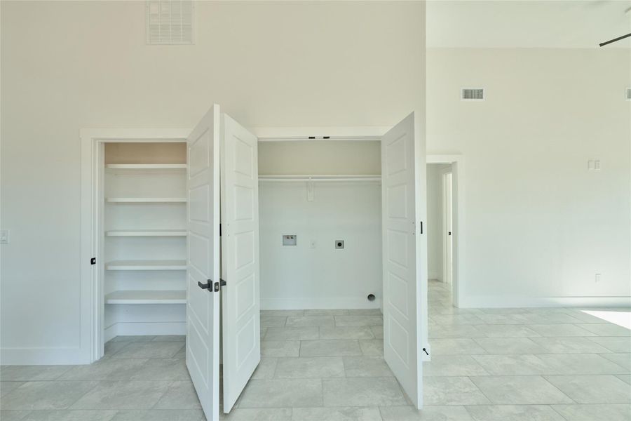 Spacious, unfurnished interior of a new home in , Cleveland (Image 25).