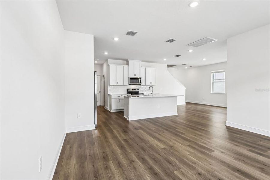 Spacious, unfurnished interior of a new home in Cyrene at Minneola, Minneola (Image 35).
