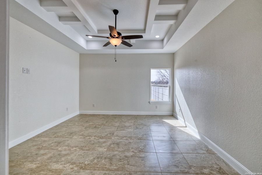 Spacious, unfurnished interior of a new home in , Uvalde (Image 31).