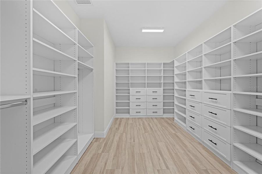 Spacious, unfurnished interior of a new home in , Weeki Wachee (Image 49).