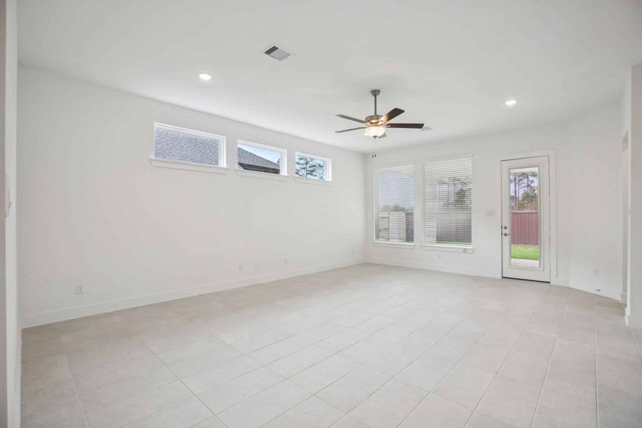 Spacious, unfurnished interior of a new home in The Trails, New Caney (Image 34).