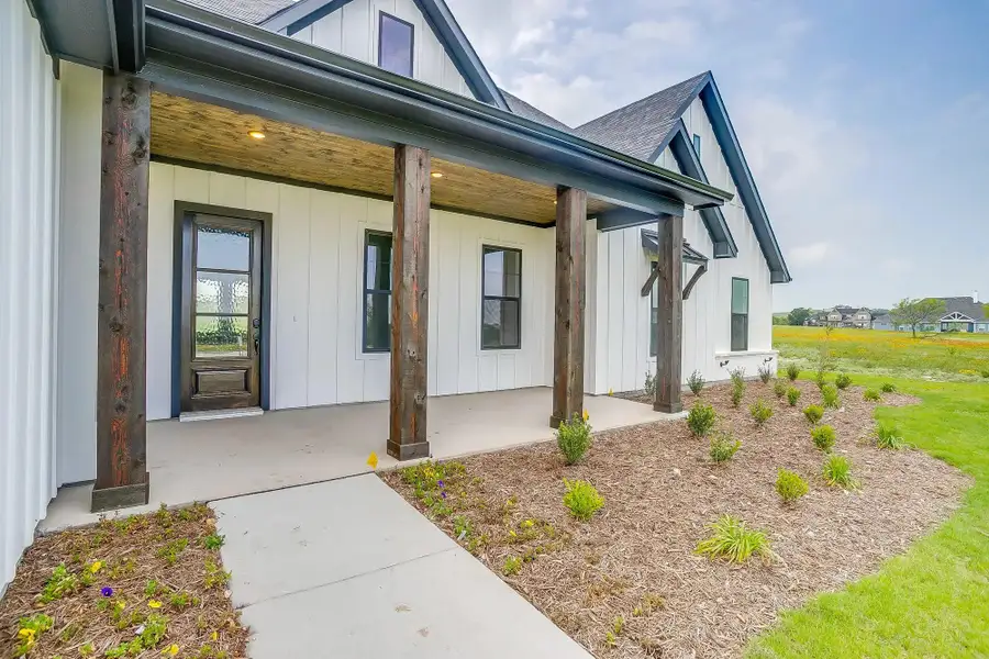 Representative exterior details of a home built from the The Aubrey by Elmwood Custom Homes in Byrum Ranch, Maypearl (Image 12).