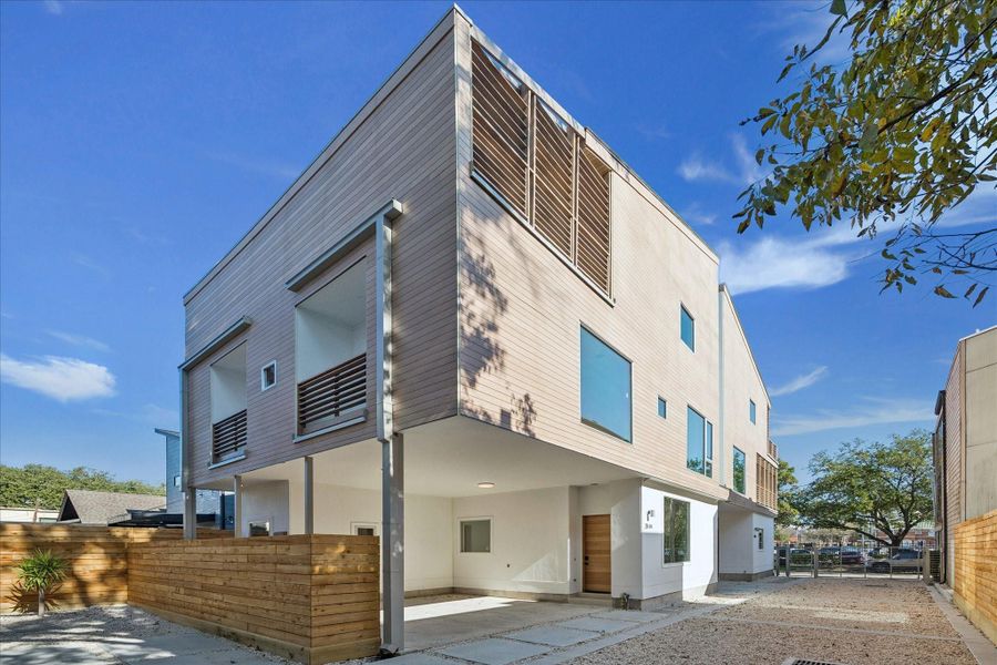 Condo located in Houston, TX showcasing its design and architecture (Image 3). Condo located in Houston, TX showcasing its design and architecture (Image 3).