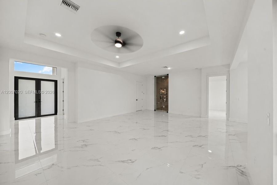 Spacious, unfurnished interior of a new home in , Lehigh Acres (Image 38).