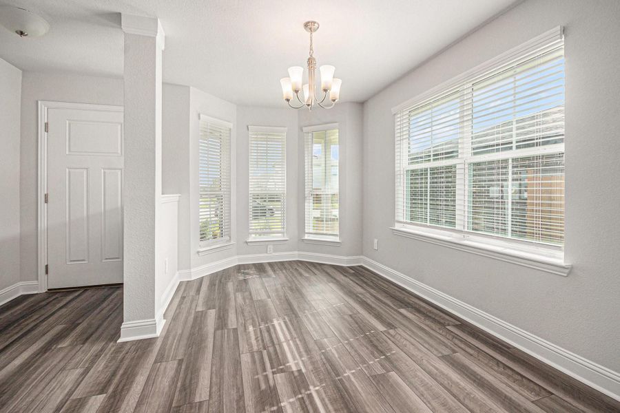 Spacious, unfurnished interior of a new home in Lago Mar, Texas City (Image 10).