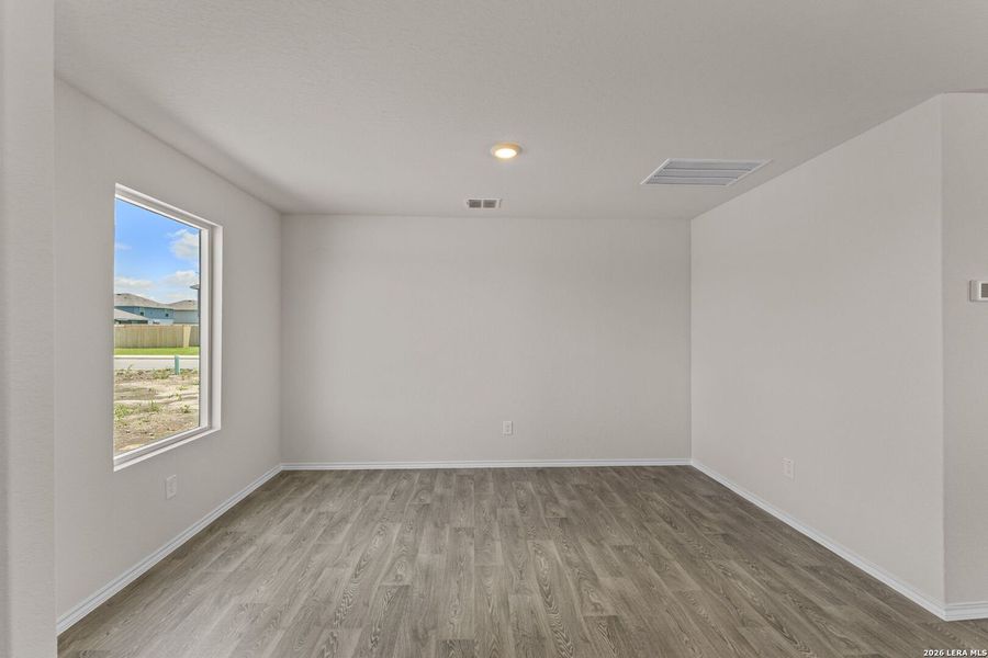 Spacious, unfurnished interior of a new home in Swenson Heights, Seguin (Image 12).