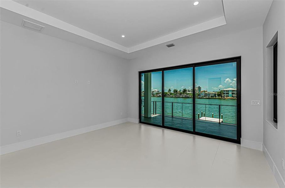 Spacious, unfurnished interior of a new home in , Treasure Island (Image 78).