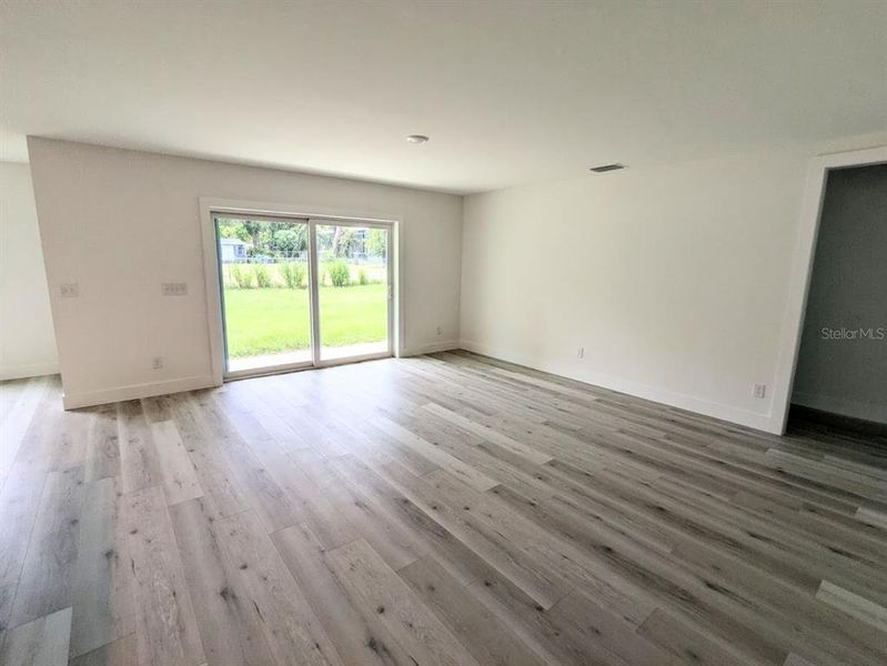 Spacious, unfurnished interior of a new home in , Fort Meade (Image 8).