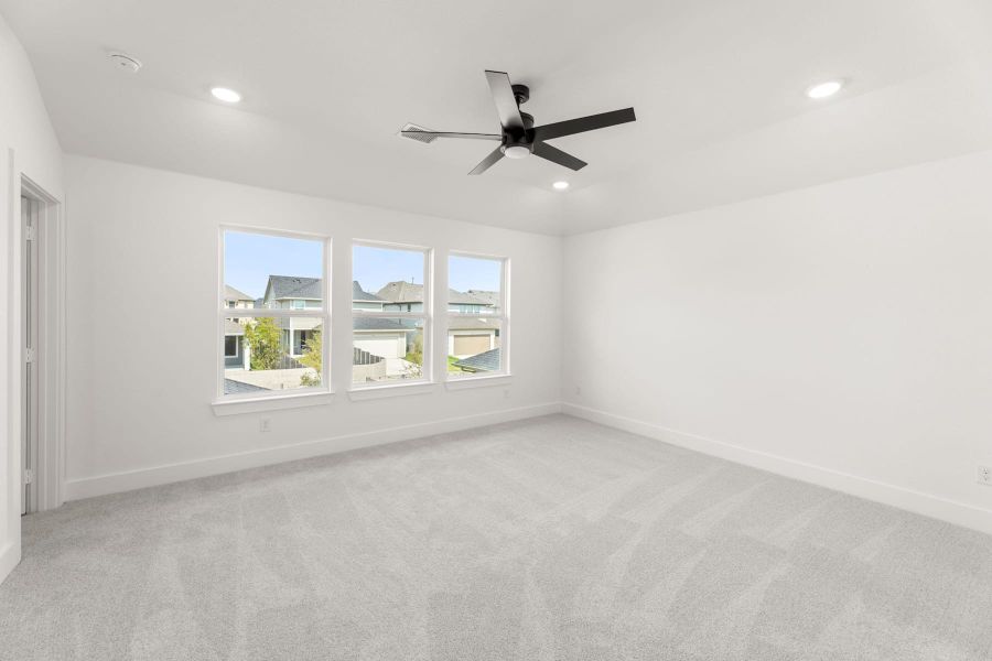 Spacious, unfurnished interior of a new home in Painted Tree, McKinney (Image 25).