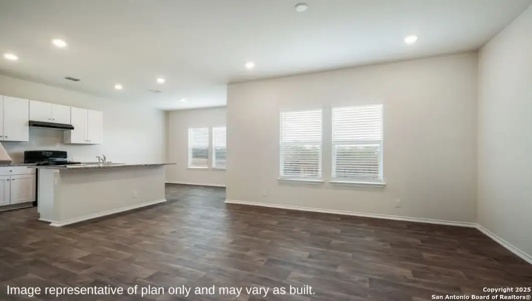 Spacious, unfurnished interior of a new home in Stonehill, San Antonio (Image 16).