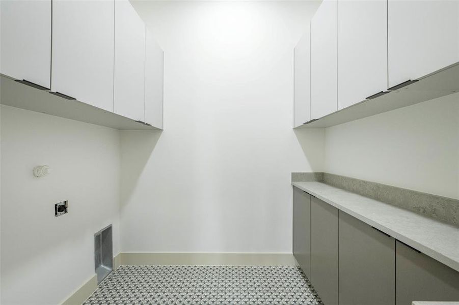 Furnished interior view inside a new home in , Dallas (Image 7).