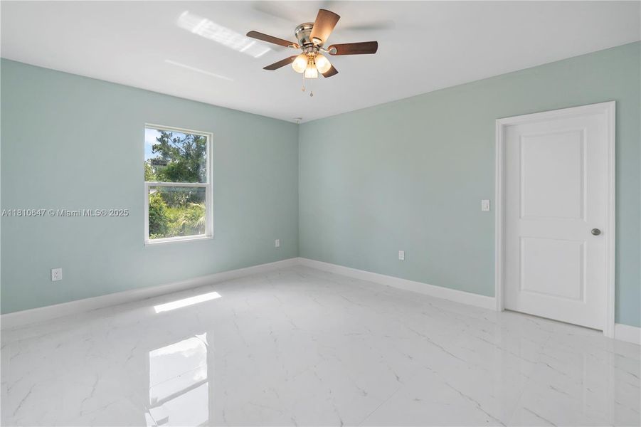 Spacious, unfurnished interior of a new home in , Lehigh Acres (Image 16).