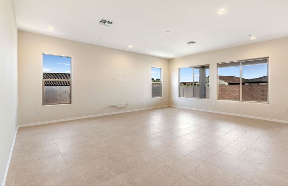 Spacious, unfurnished interior of a new home in Vistoso Canyon Estates, Oro Valley (Image 16).