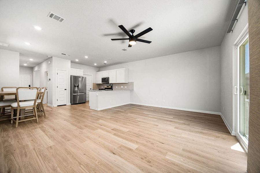Spacious, unfurnished interior of a new home in , Round Rock (Image 19).