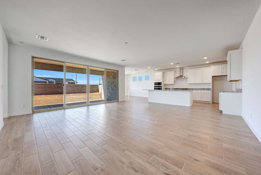 Spacious, unfurnished interior of a new home in Tierra Vistoso, Surprise (Image 7).