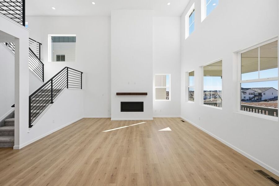 Spacious, unfurnished interior of a new home in Macanta, Castle Rock (Image 12).