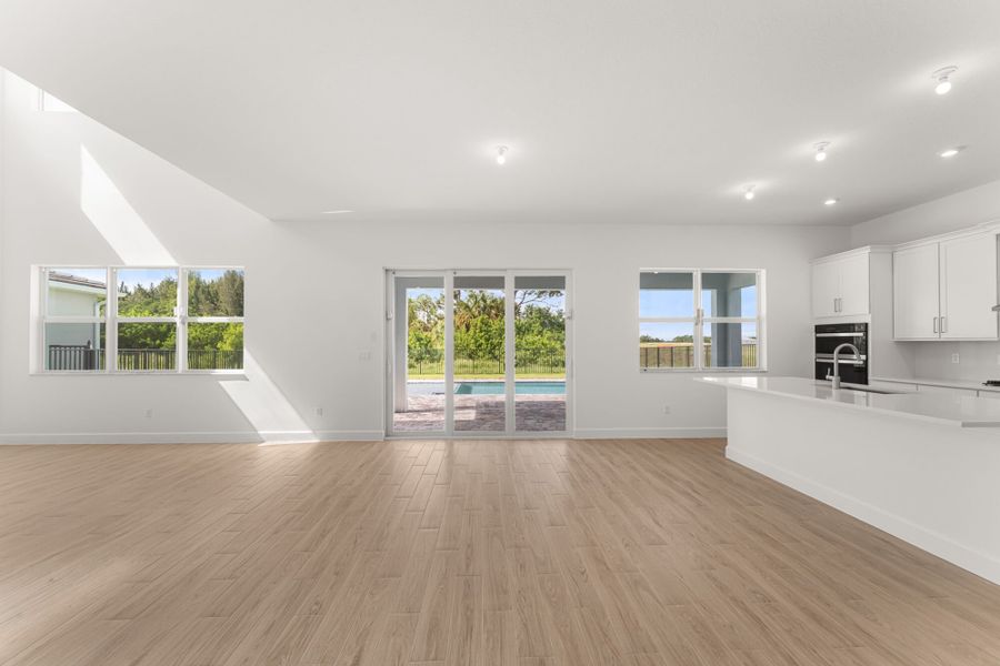 Spacious, unfurnished interior of a new home in Tradition, Port St. Lucie (Image 8).