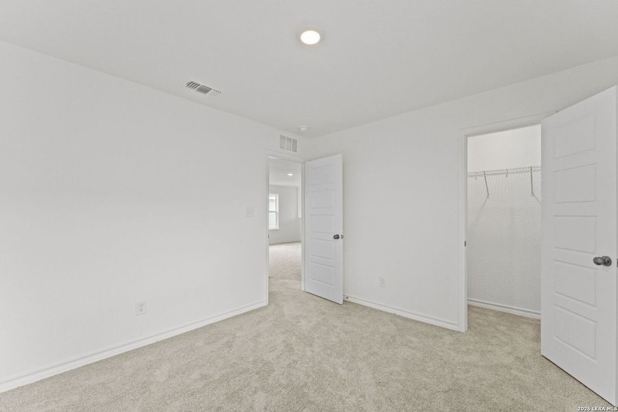 Spacious, unfurnished interior of a new home in Dove Song, Marion (Image 34).