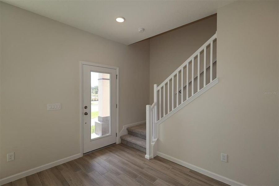 Spacious, unfurnished interior of a new home in Center Lake on the Park, St. Cloud (Image 12).