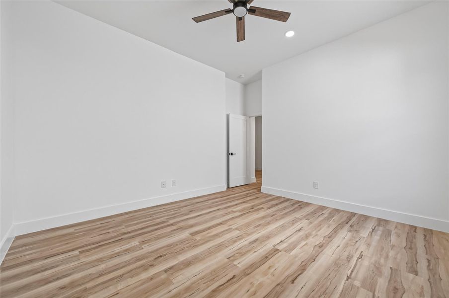 Spacious, unfurnished interior of a new home in , Conroe (Image 40).
