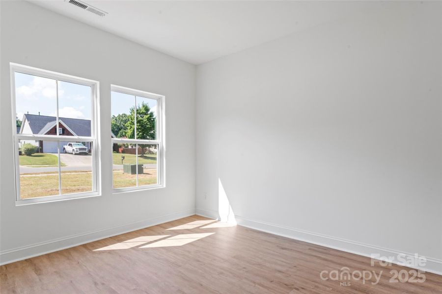 Spacious, unfurnished interior of a new home in , Harrisburg (Image 14).