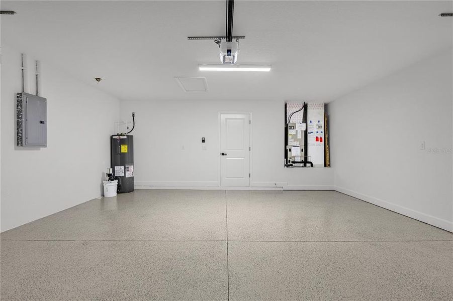 Spacious, unfurnished interior of a new home in , Ocala (Image 21).