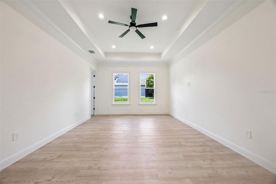 Spacious, unfurnished interior of a new home in , Clermont (Image 30).