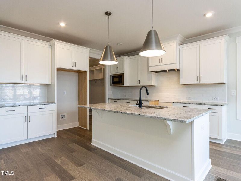 012-1280x960-kitchen