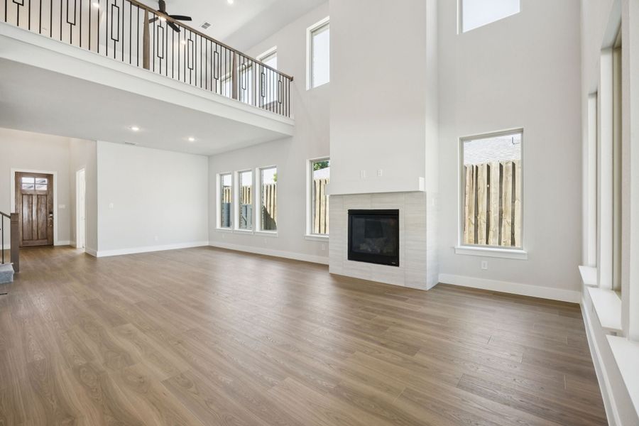 Spacious, unfurnished interior of a new home in Painted Tree Lakeside, McKinney (Image 18).