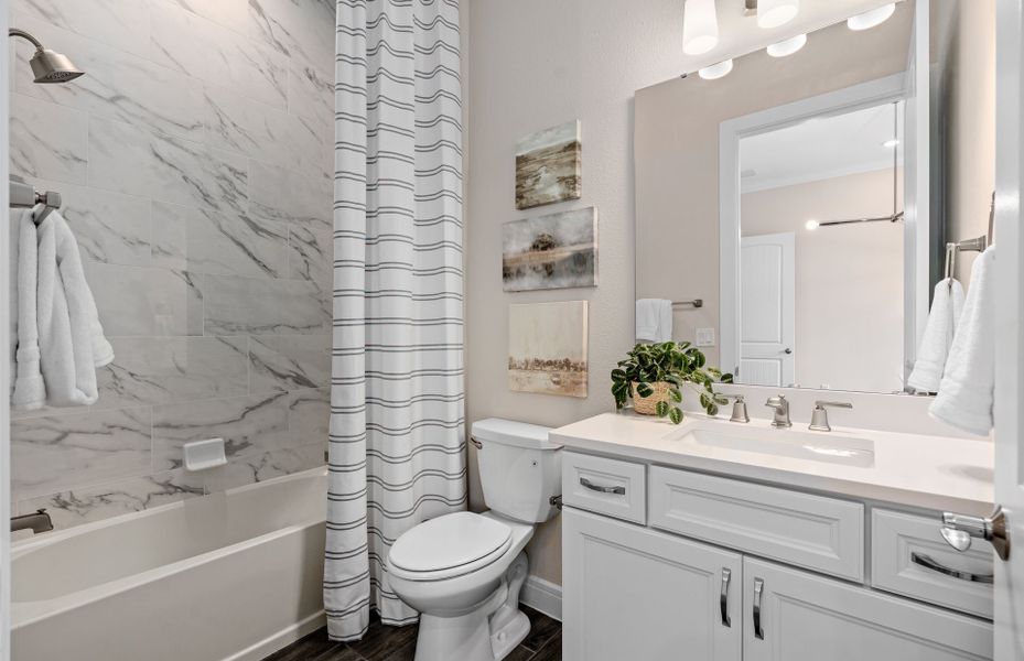 Representative furnished interior of a home built from the Renown by Del Webb in Del Webb Lakehaven, Clermont (Image 13).