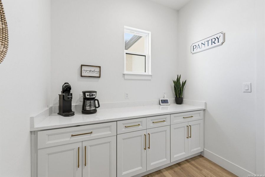 Furnished interior view inside a new home in , Bandera (Image 15).