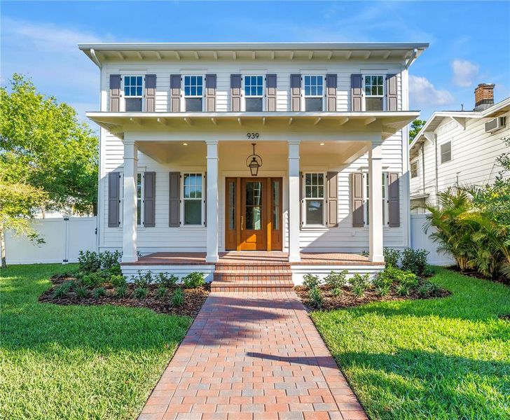 Exterior details and patio area of a home in , St. Petersburg (Image 32).