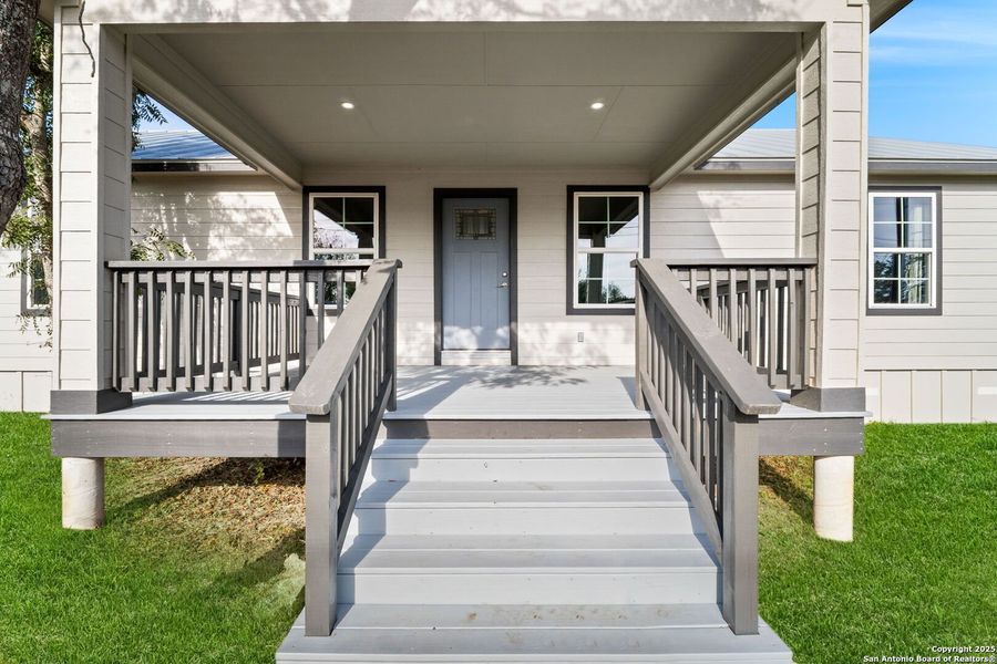 Exterior details and patio area of a home in , Bandera (Image 19).