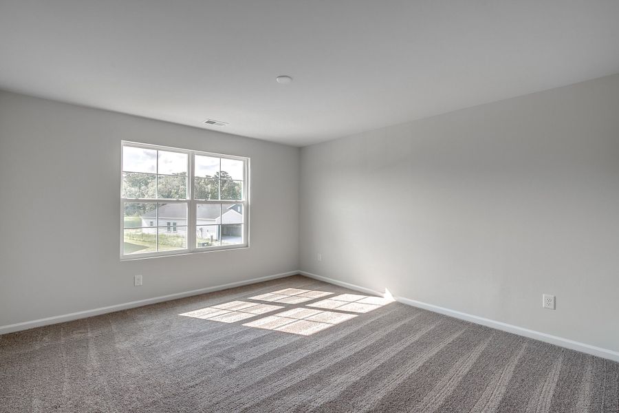 Spacious, unfurnished interior of a new home in Six Oaks, Summerville (Image 38).